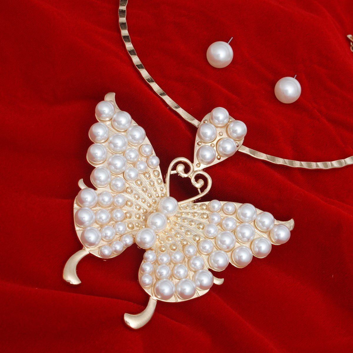 Choker Gold Pearl Butterfly Pendant Necklace